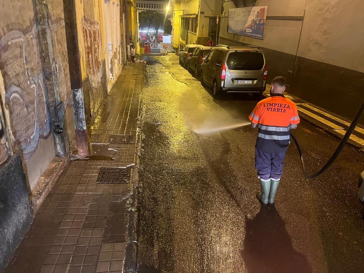 Tareas de limpieza en las zonas aledañas al Carnaval.