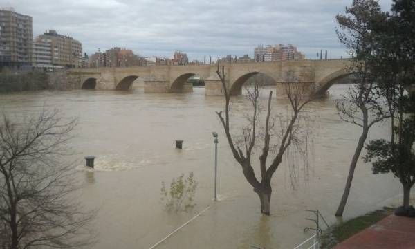 Fotogalería: El Ebro crece a su paso por Zaragoza