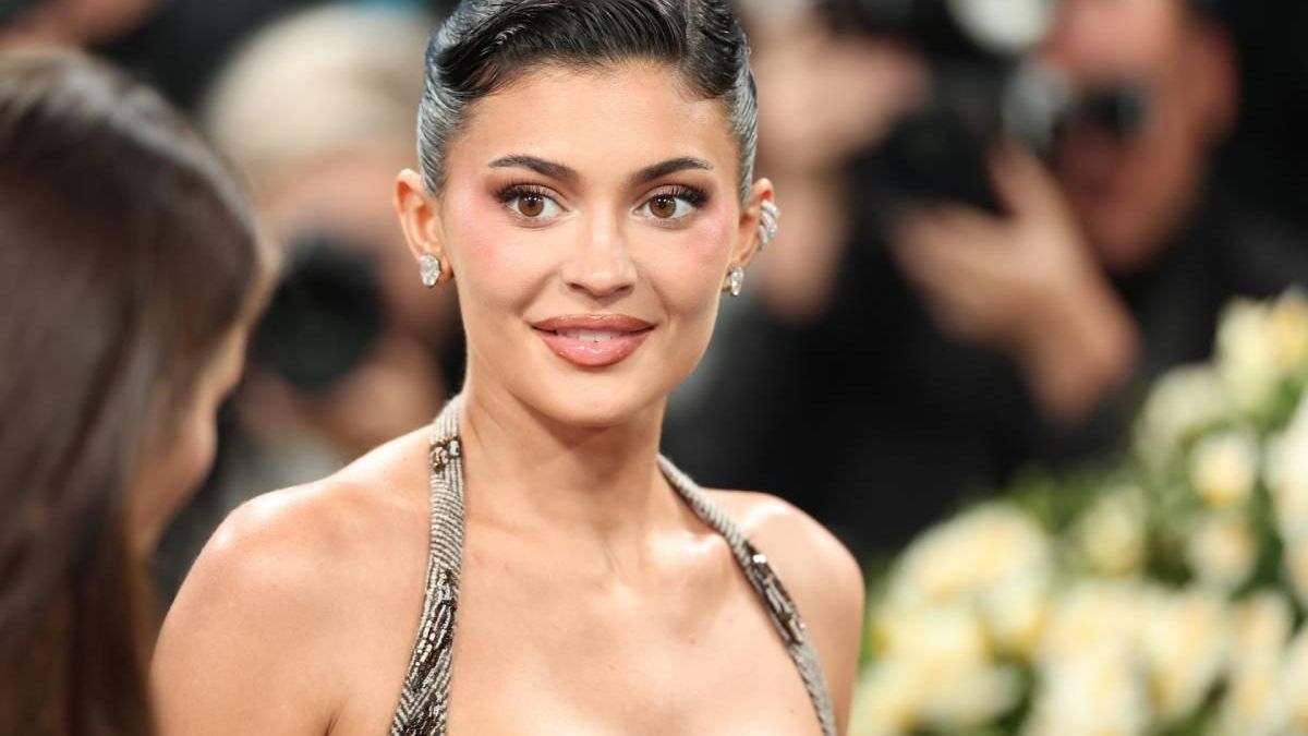 Kylie Jenner aprende a hablar español y nos demuestra lo bien que se le da (inventándose una palabra)