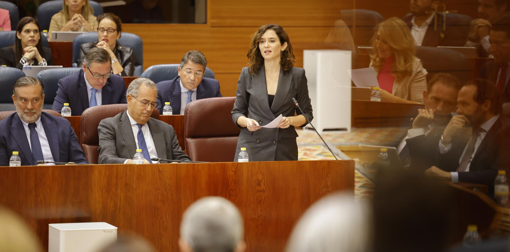 Isabel Diaz Ayuso y Enrique Ossorio en la Asamblea de Madrid