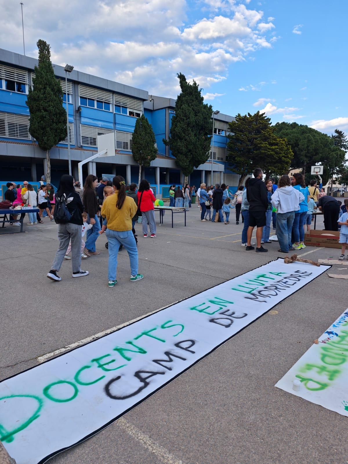 Peculiar protesta en Sagunt por la huelga educativa