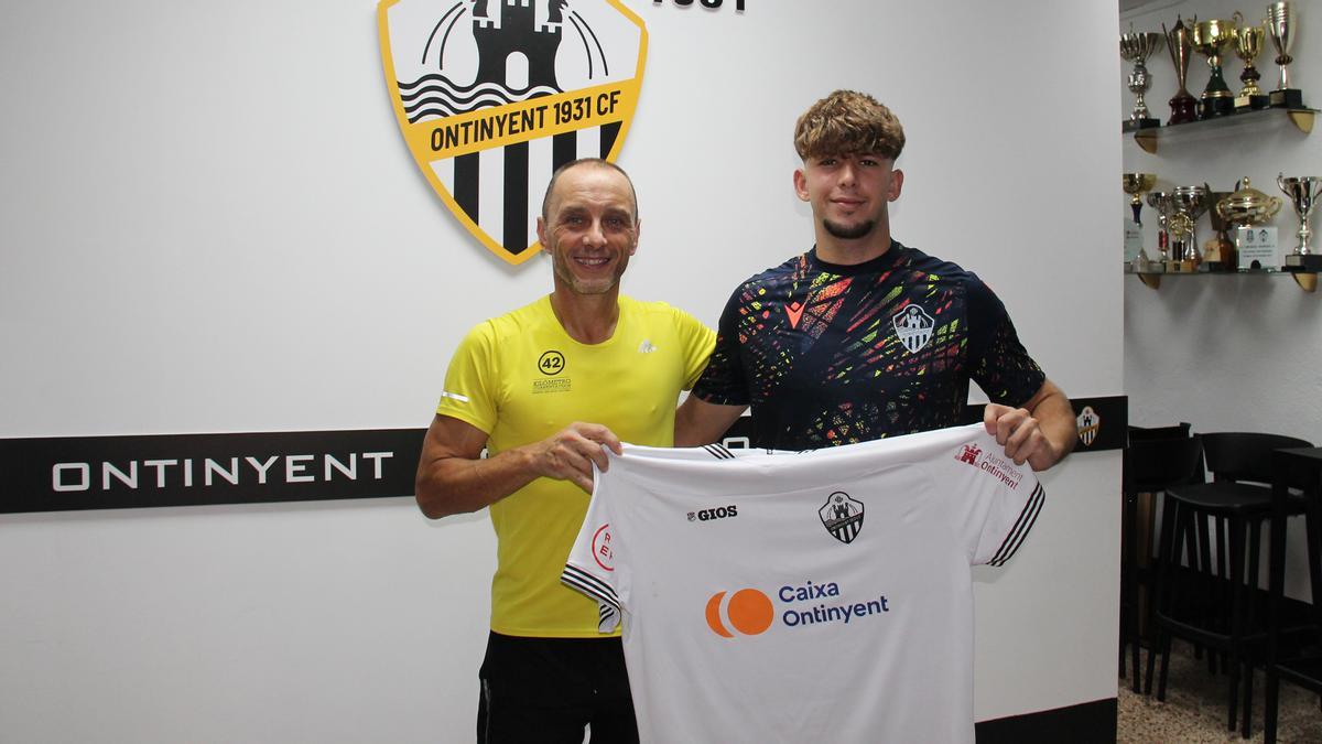 Nacho Pla tras fichar por el Ontinyent 1931 CF.