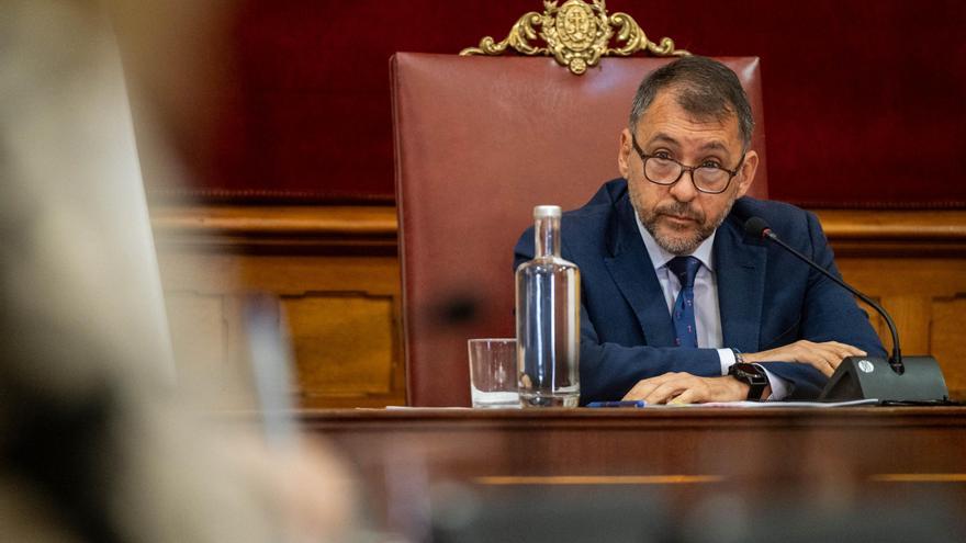 Tirón de oreja a los concejales de Santa Cruz por su &quot;comportamiento&quot;: el alcalde se ve obligado a suspender durante unos minutos el pleno