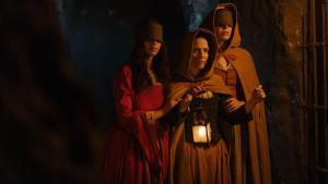 Amaia Aberasturi, Bea Segura y Silma López, en una escena de Beguinas.