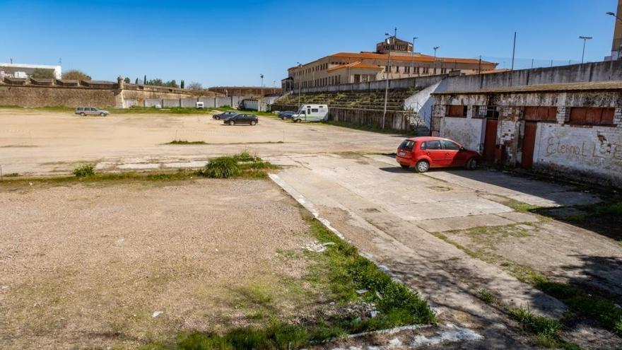 El ayuntamiento cierra los parkings de Adeba en terrenos municipales
