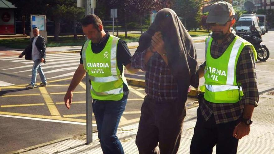 El bodeguero de Vilanova y otros cuatro detenidos, a prisión por el alijo de Algeciras