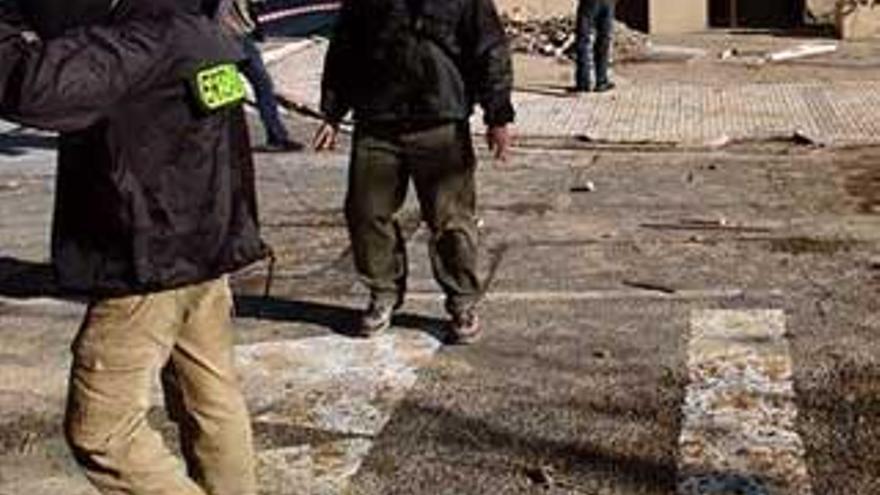 Estalla una bomba de ETA en una sede del PSE en Guipúzcoa