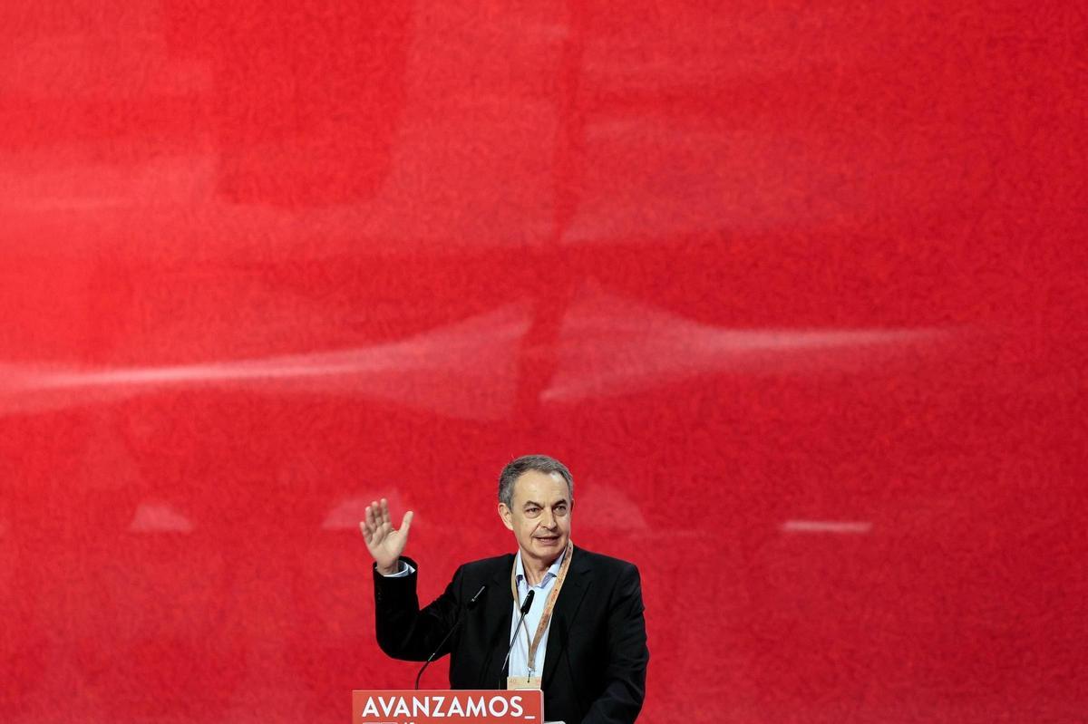 El expresidente del Gobierno, José Luis Rodríguez Zapatero, durante su intervención en la segunda jornada del Congreso Federal del PSOE que se celebra en las instalaciones de Feria Valencia. EFE/ Biel Aliño