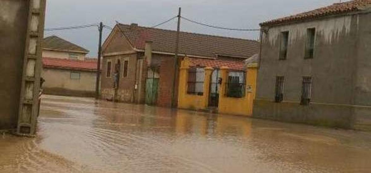 Las tormentas generan múltiples cortes de luz y teléfono en la zona oeste de la provincia