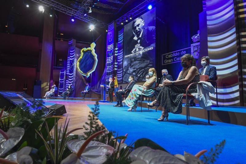 Acto de entrega de honores y distinciones del Cabildo.