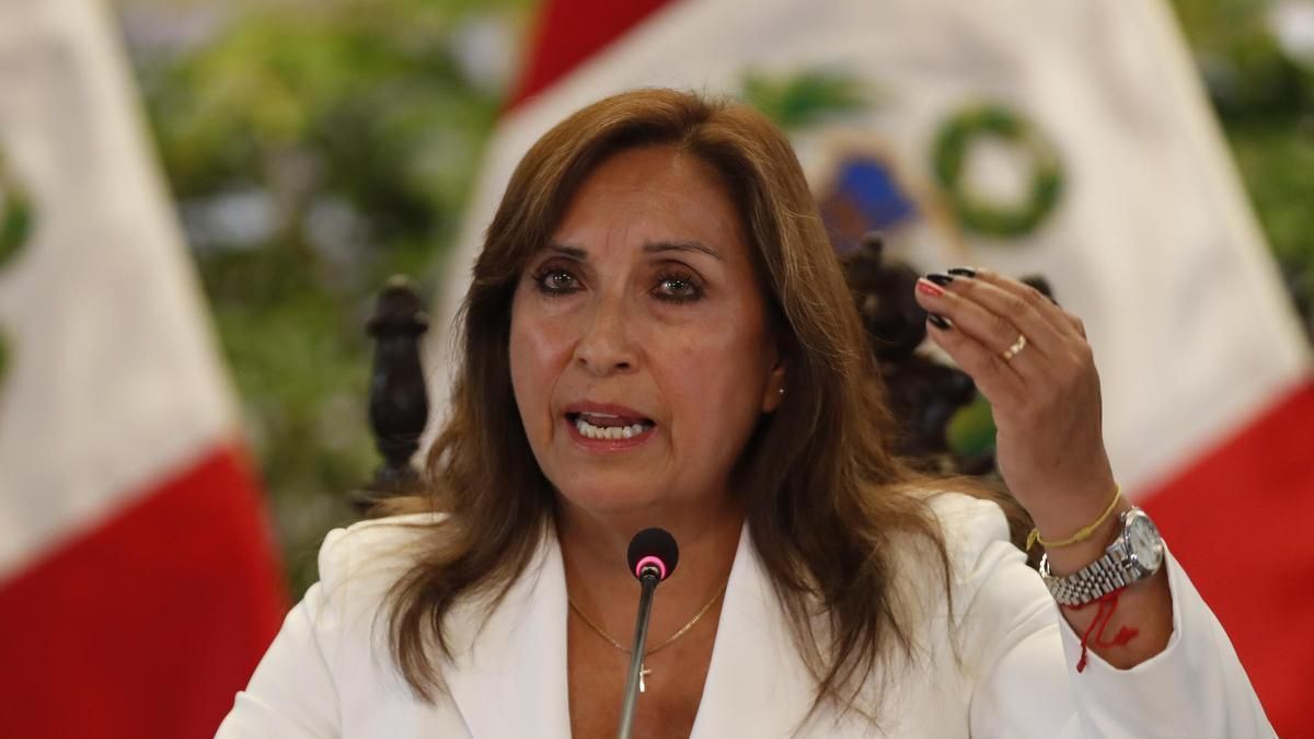 La presidenta de Perú, Dina Boluarte, durante una rueda de prensa.