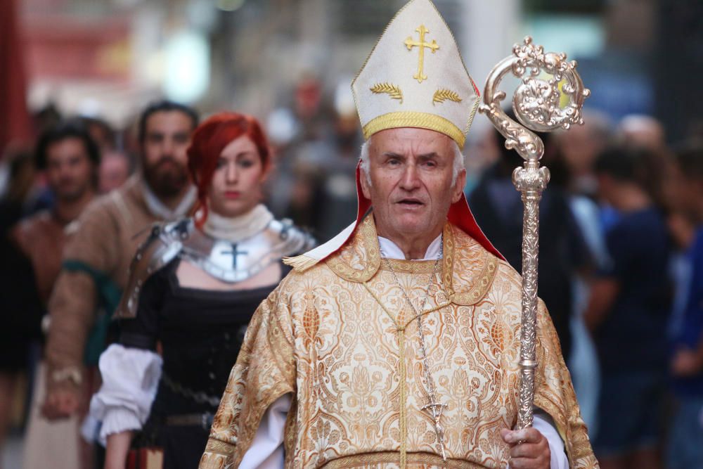 La cabalgata histórica ha puesto fin a la semana grande de la ciudad con la recreación de la toma de Málaga por los Reyes Católicos en 1487, un acontecimiento que motiva los festejos de agosto