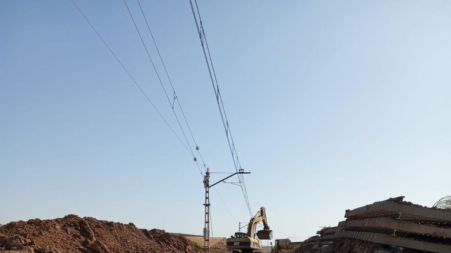 Las tormentas dejan a los trenes de mercancías con una única vía abierta entre Zaragoza y el Mediterráneo