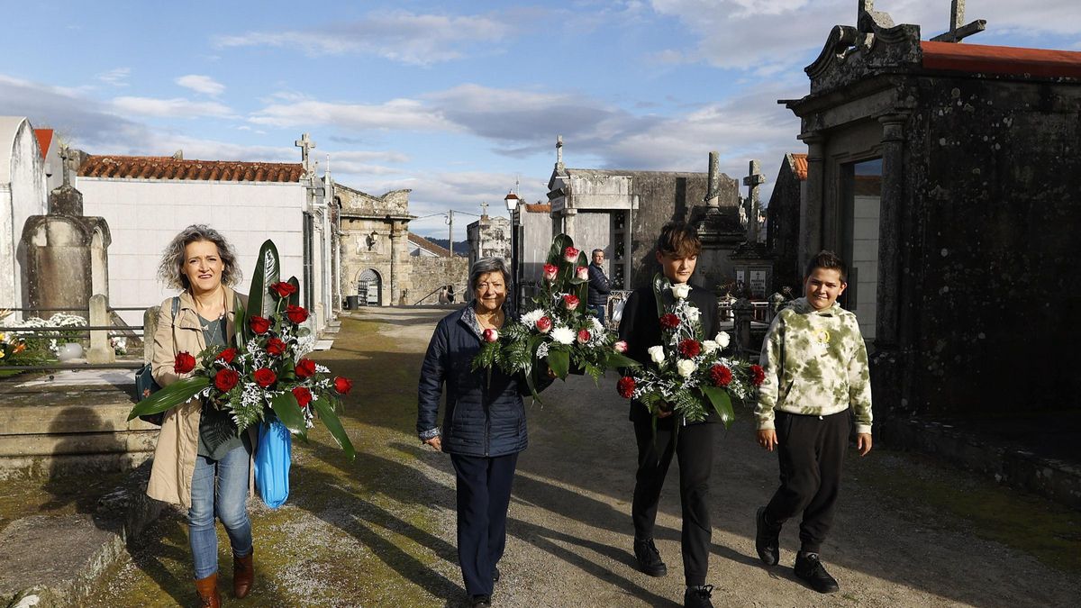 Las flores fueron, un año más, el gran símbolo del recuerdo.