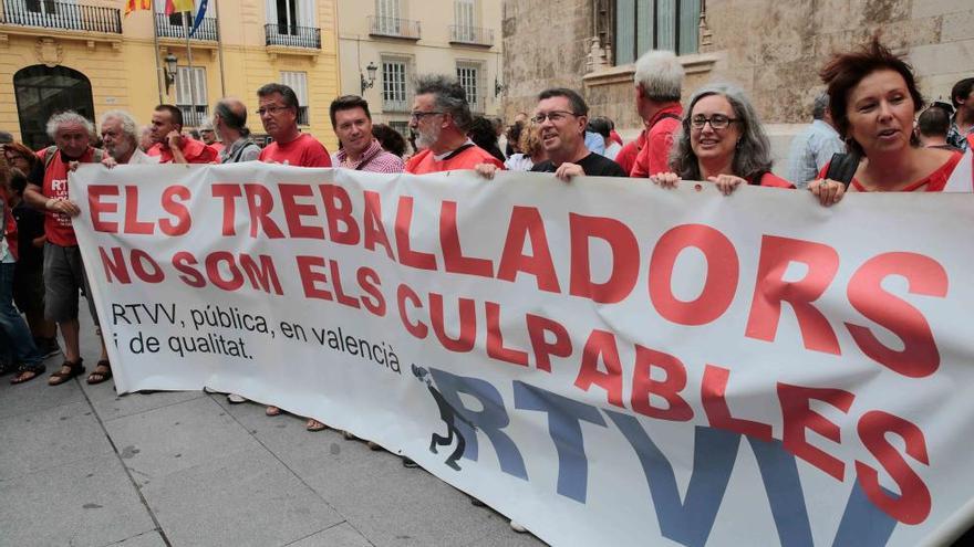 Concentración de los extrabajadores ante el Palau de la Generalitat, en septiembre.