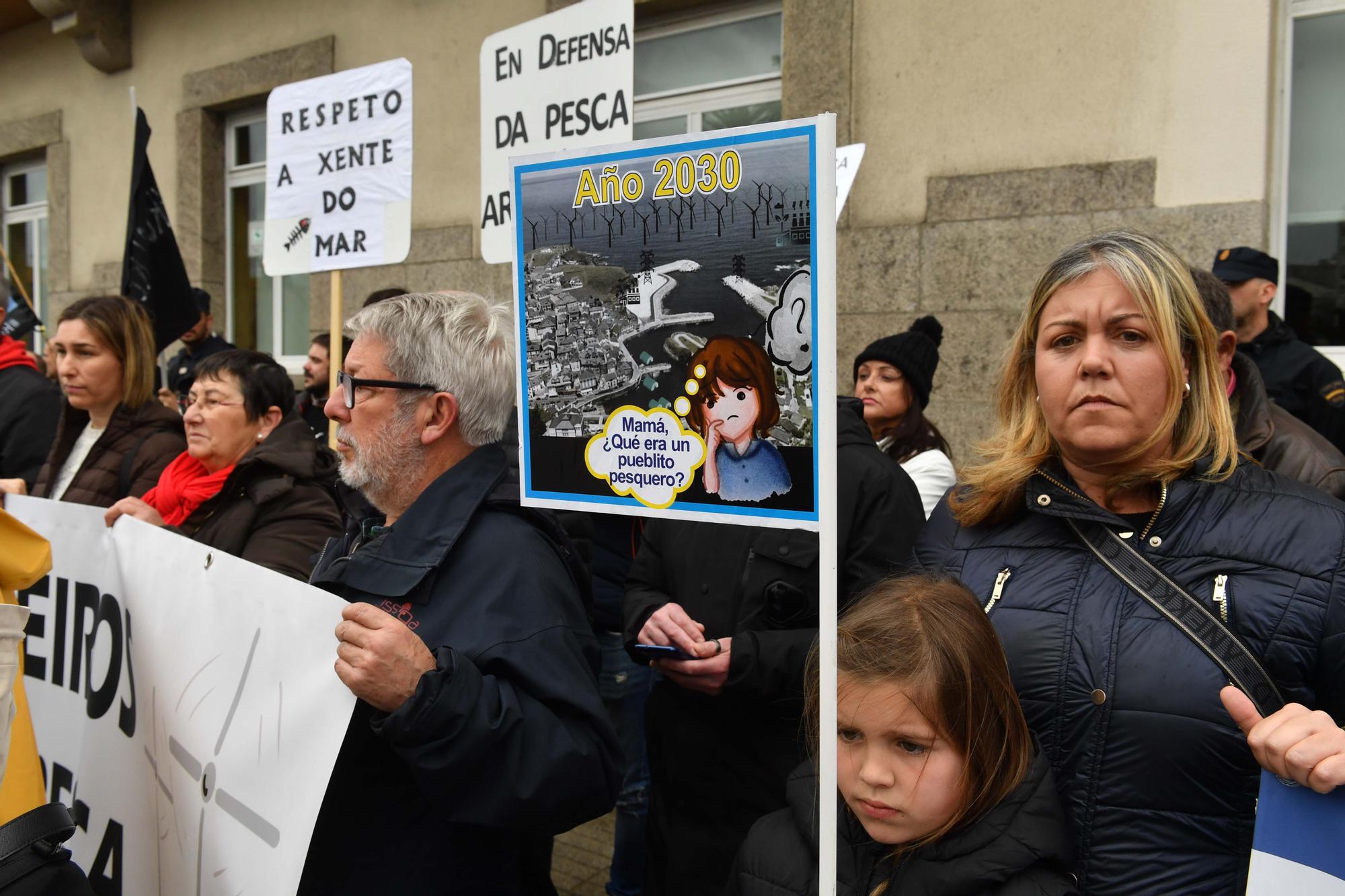 Concentración en la Delegación del Gobierno de la Cofradía de Pescadores en defensa de la pesca y los ecosistemas marinos