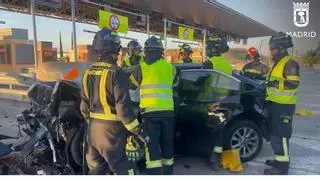 Muere un conductor de VTC de 33 años tras impactar su vehículo con un pilar de hormigón en la R-3 en Vicálvaro (Madrid)