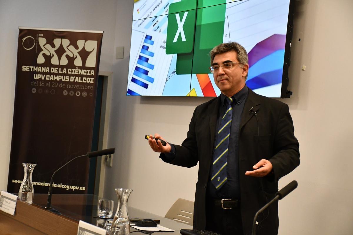 El investigador Ángel Juan