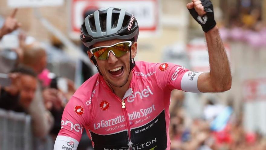 Simon Yates es el titán del Giro