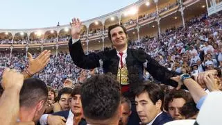 Una Beneficencia sin el rey en el palco pero con el rey del toreo, Morante de la Puebla, por la Puerta Grande
