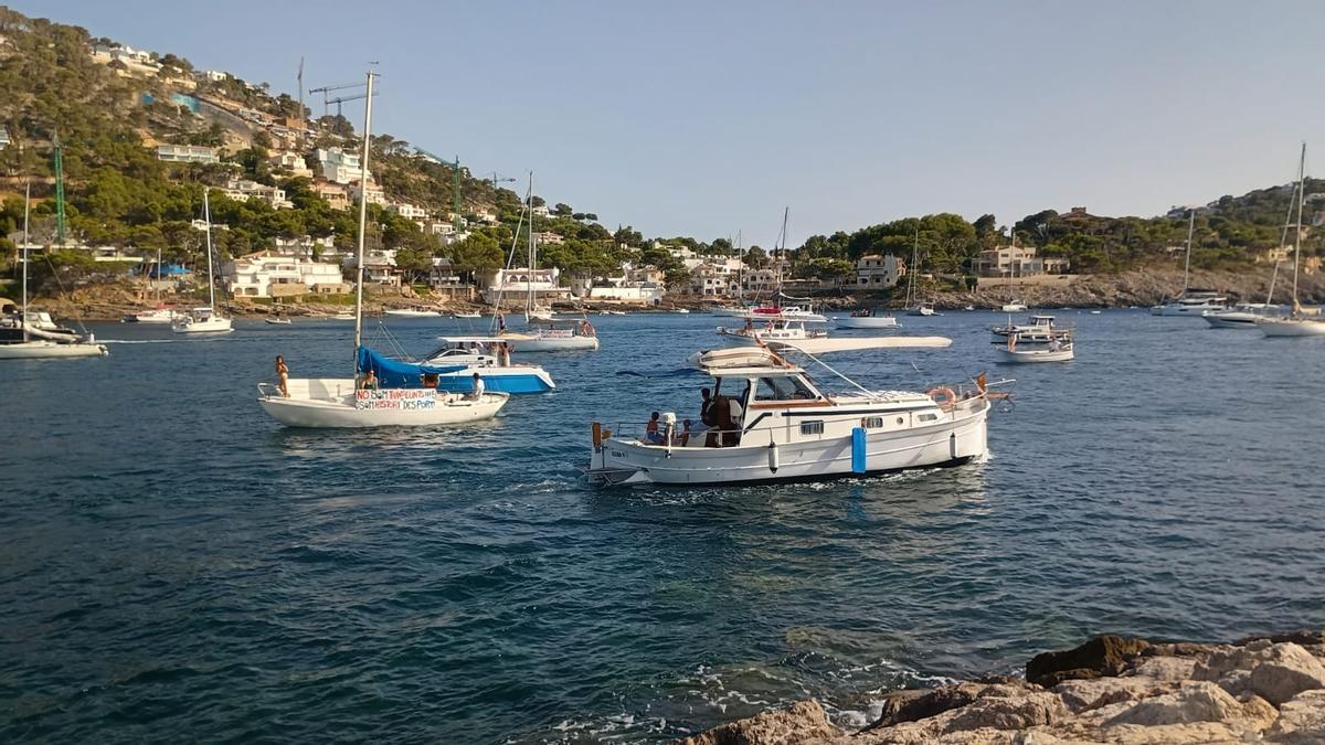 Las imágenes de la protesta de navegantes en el Port d'Andratx