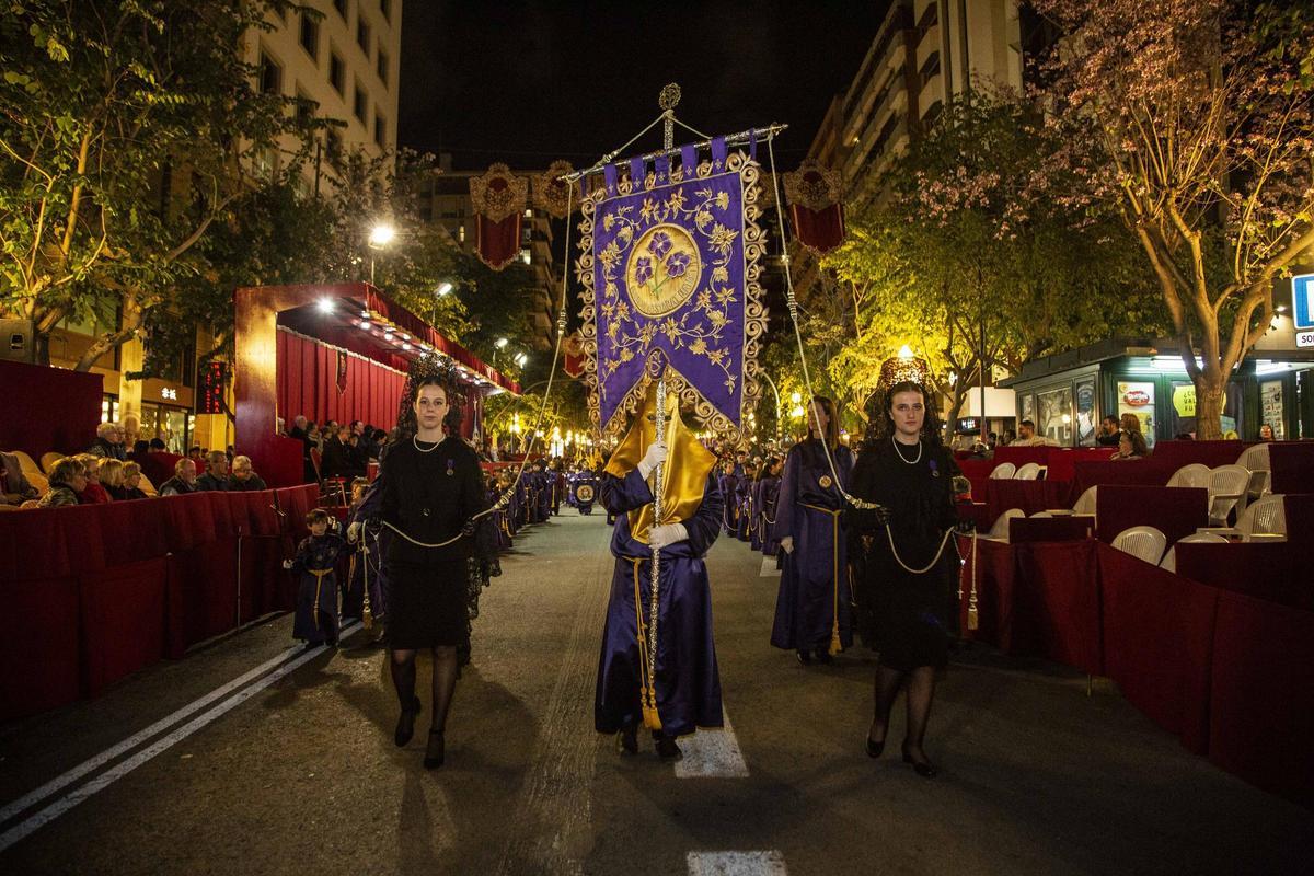 Procesión nocturna de la Hermandad Penitencial Stabat Mater en el Martes Santo de Alicante