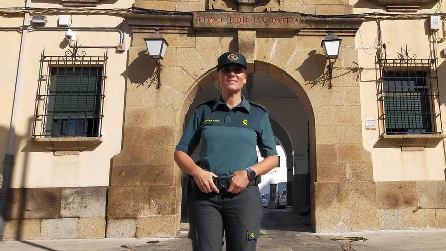 &quot;Está normalizado que la mujer forma parte de la Guardia Civil&quot;