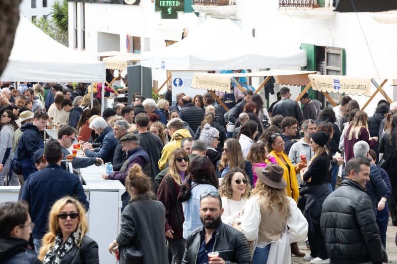 Mira aquí todas las fotos de la feria de la sepia en Sant Joan