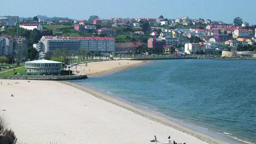 Playas de As Delicias y Nova, en Sada, también llamada la playa urbana. / la opinión