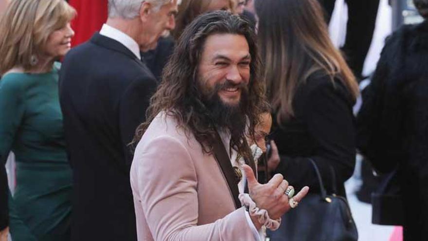 Jason Momoa, en la alfombra roja de los Oscars.