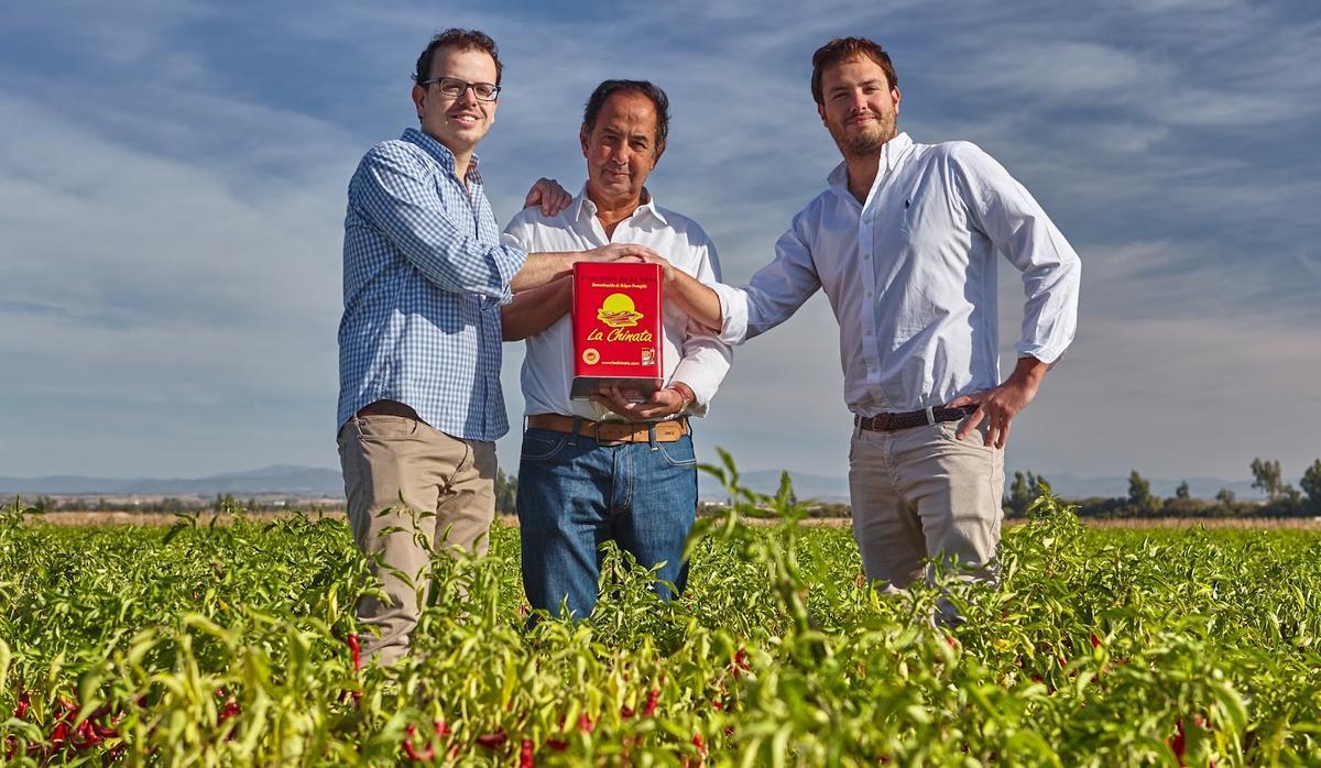 Carlos Oliva, responsable de Compras y Calidad; Cecilio Oliva, director gerente; y Javier Oliva, responsable de Mercados Internacionales.