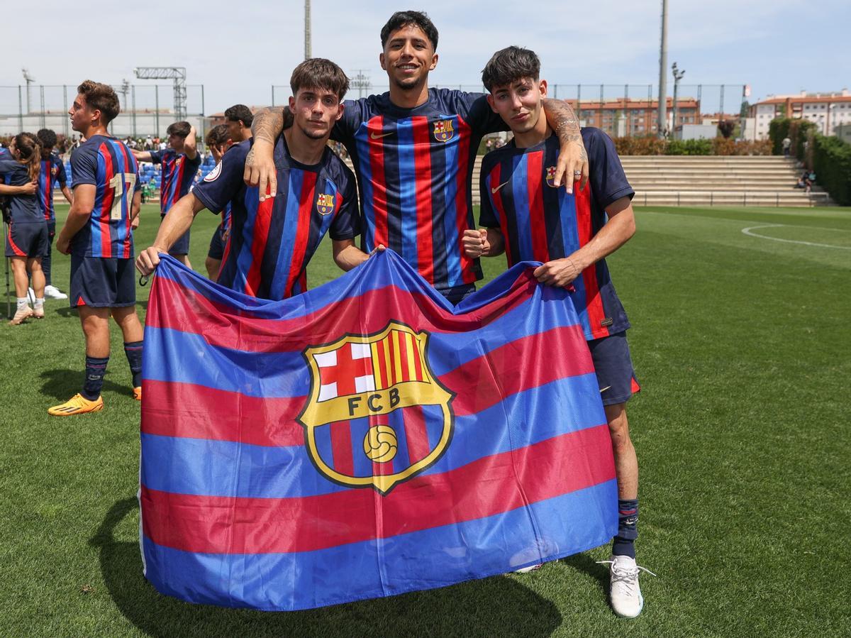¡Euforia absoluta! Así ha celebrado el Juvenil 'A' el título de Liga