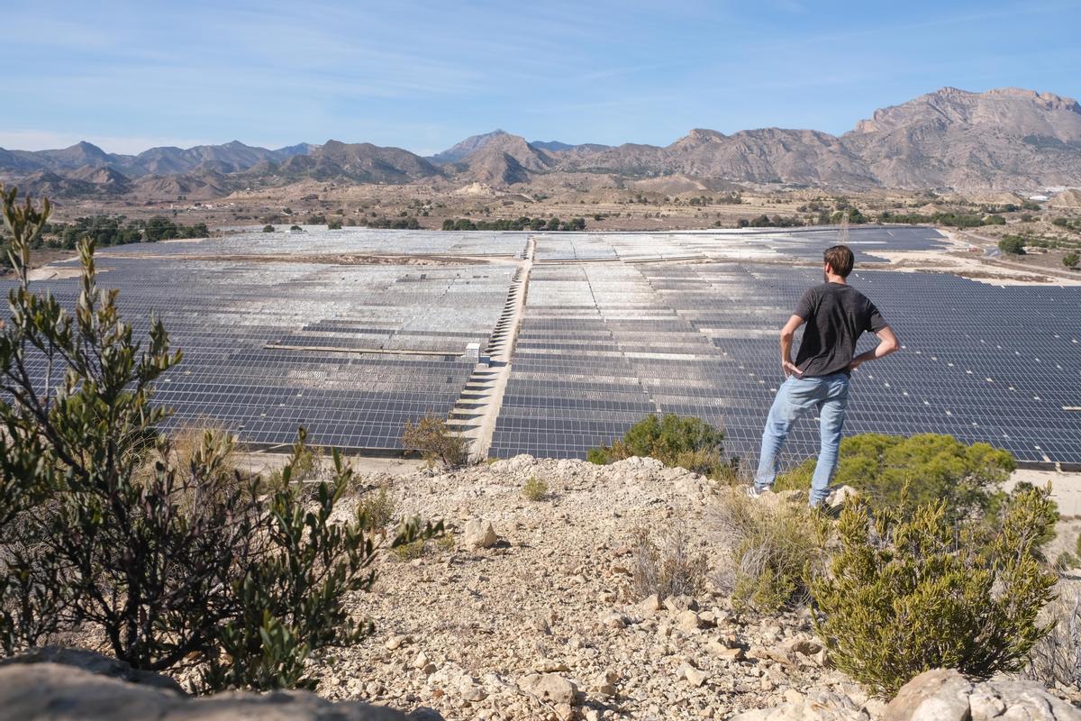 La planta solar Turroneros I, la mayor de la Comunidad, puesta en marcha en Xixona