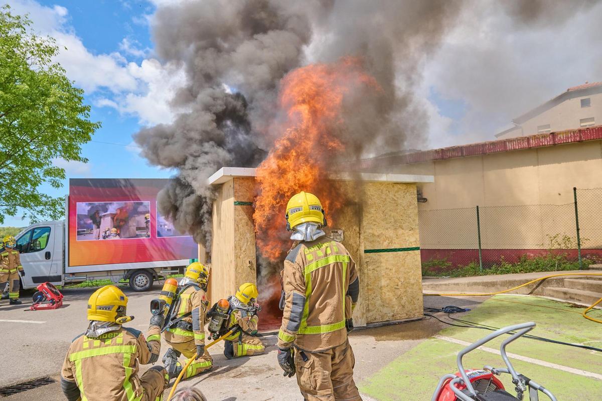 Prova de foc en un mòdul amb diferents materials en l’edició de Firhàbitat de l’any passat