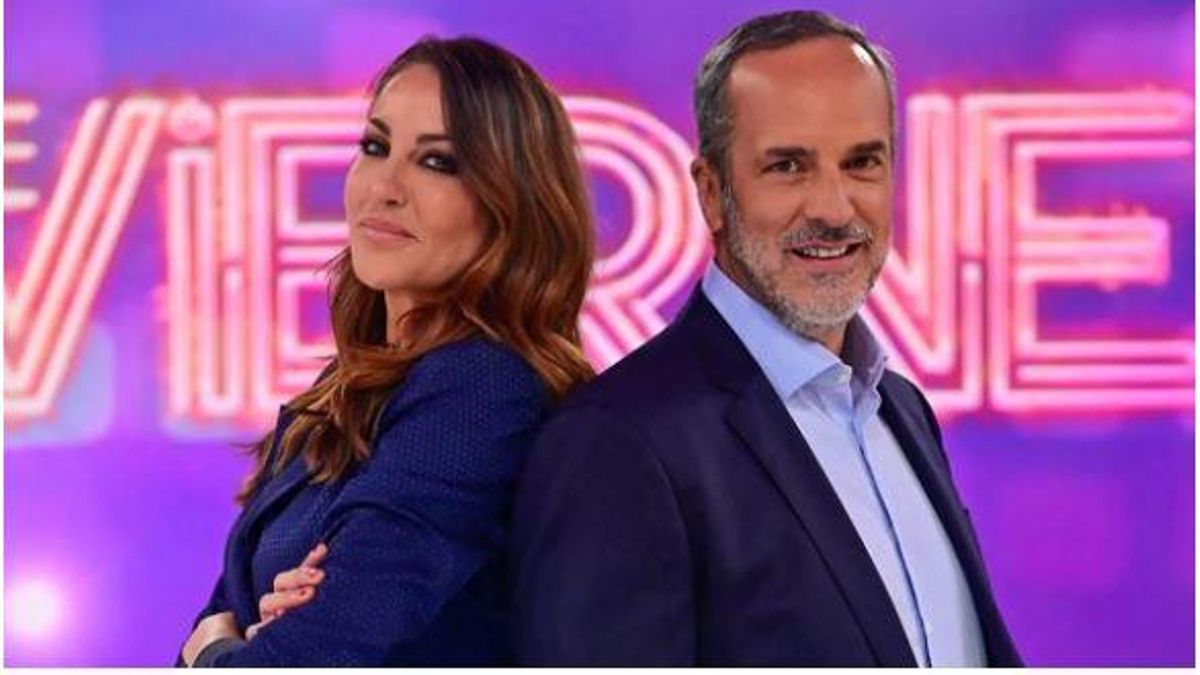 Beatriz Archidona y Santi Acosta, presentadores de De Viernes