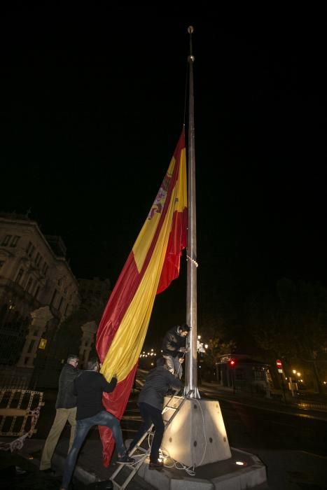 Izado de la bandera de España en Oviedo