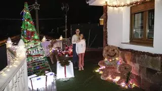 El pequeño barrio (junto al mar) de Gijón que quiere ser el más navideño: así lo decoran sus propios vecinos