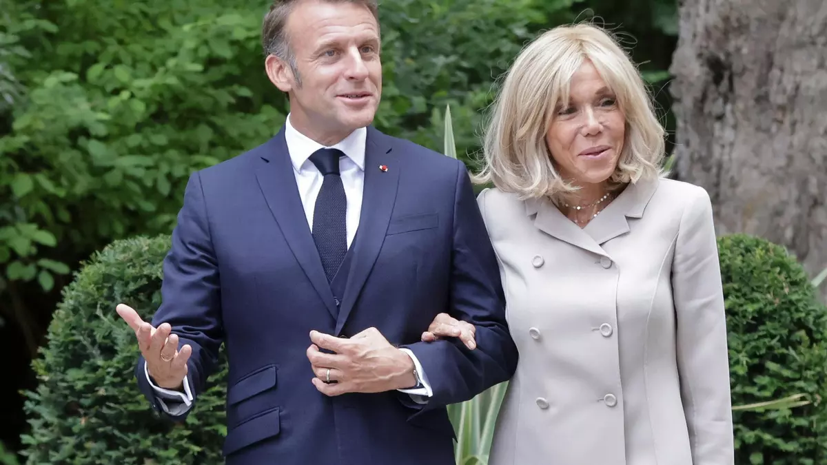 Macron demanda a una influencer ultraderechista en EEUU por difundir rumores sobre que su mujer es trans