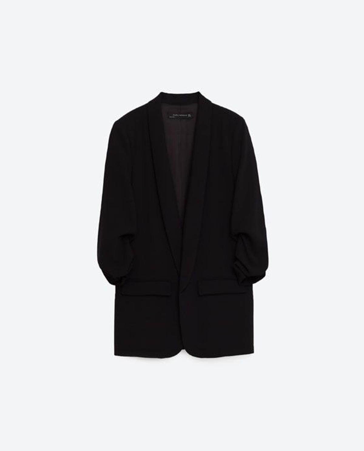 Rebajas 2017, blazer negra de Zara (59,95€)