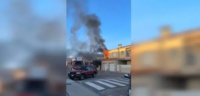 Espectacular incendi en una casa de Vilafant