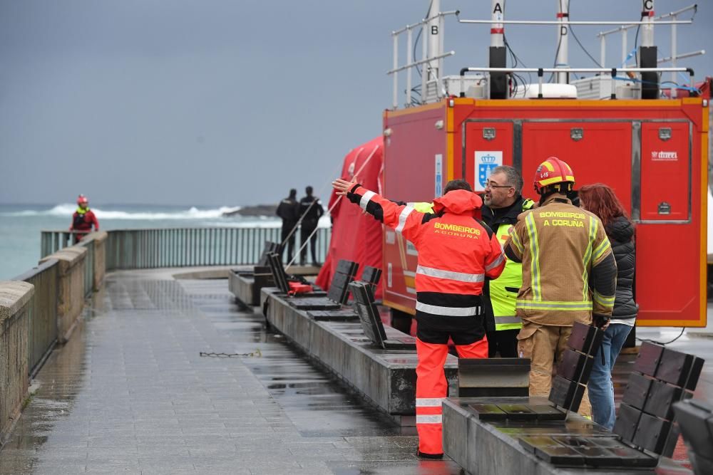 La víctima, de 22 anos, entró por su propio pie en el agua sobre las seis de la madrugada.