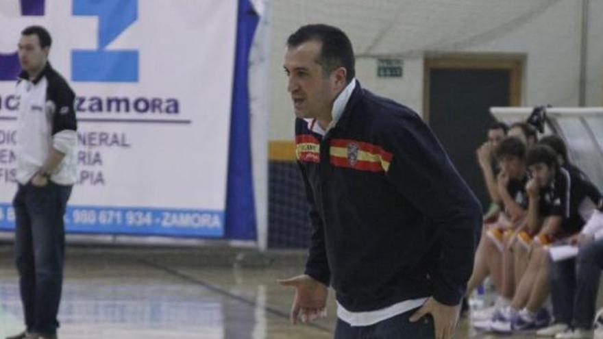 Javier de la Fuente, entrenador del Fidalgo Vecino.