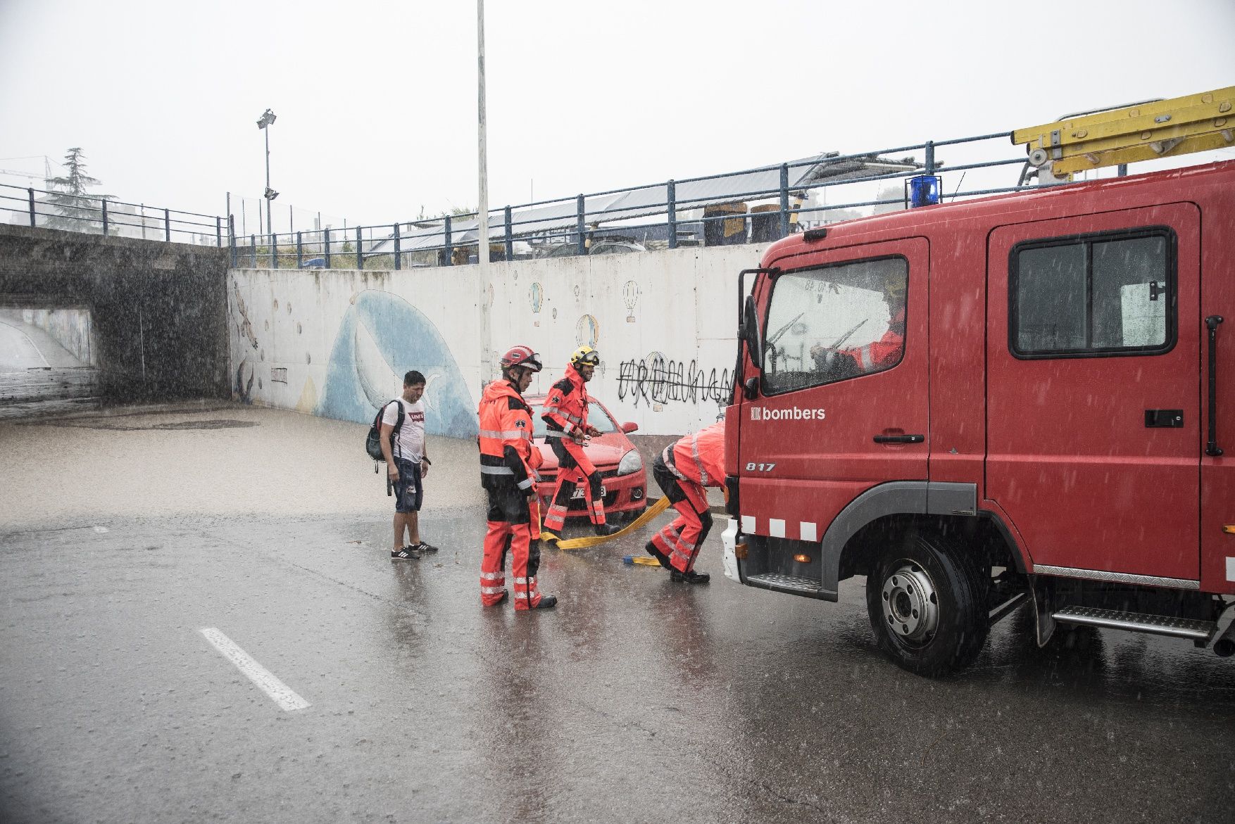 La pluja inunda carrers i deixa 53 litres per metre quadrat en una hora Manresa