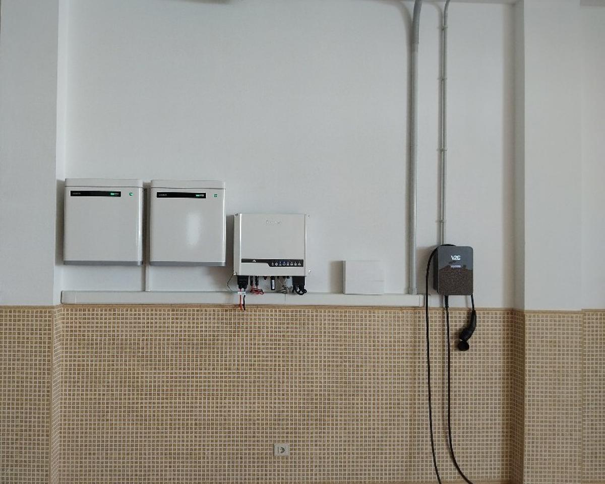 Los vehículos eléctricos se pueden cargar con el excedente fotovoltaico ahorrando en la factura de la luz