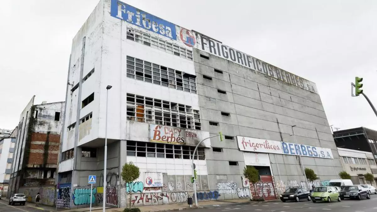 La Zona Franca de Vigo insiste en la antigua nave de Fribesa para el centro audiovisual: manda una carta al Puerto