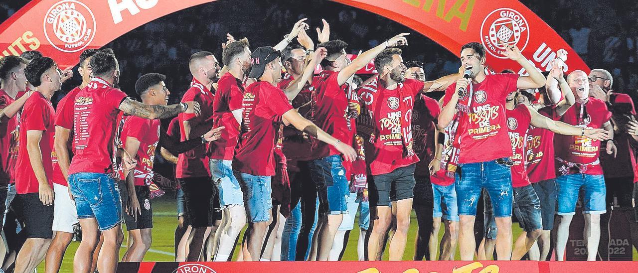 Els jugadors del Girona FC celebrant l&#039;ascens