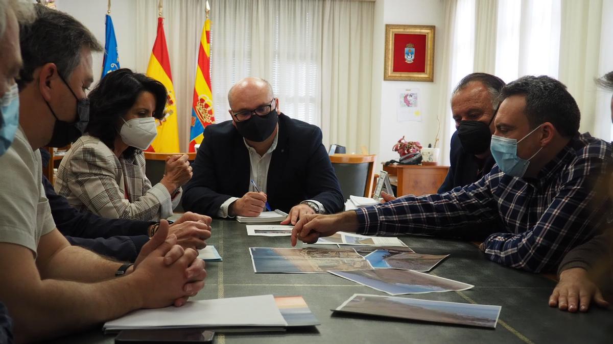 La reunión mantenida este viernes en el Ayuntamiento de La Vila.