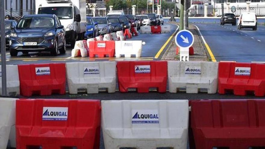Comienza la construcción de una rotonda en la calle Curros Enríquez, frente a Cruz Roja en A Coruña
