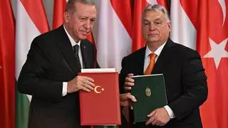 Erdogan y Orbán escenifican su estrecha relación mientras mantienen su veto a la entrada de Suecia en la OTAN