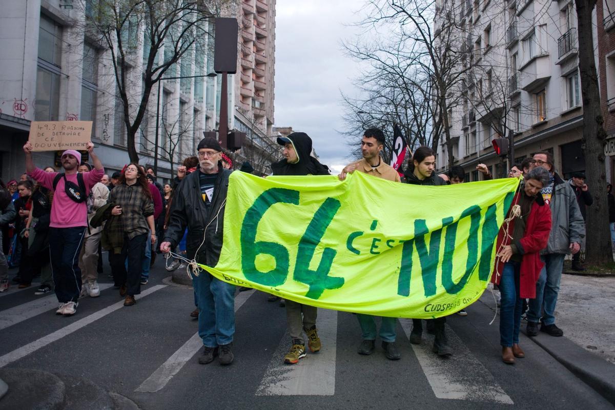 La manifestaciones en París contra la reforma de pensiones se saldan con 122 detenidos